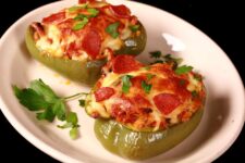 Deluxe Pizza Stuffed Peppers Recipe – Gluten Free & Keto! – Low Carb Hoser