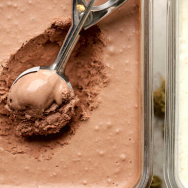 Weed Ice Cream in 2 Flavours (Vanilla and Chocolate)